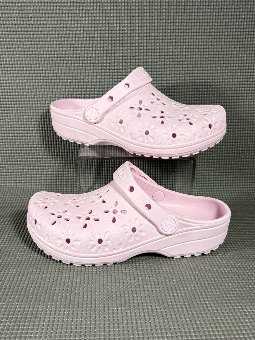 Crocs Classic Pale Pink Floral Cut Out Clogs Size M's 5/W's 7 210927-6ZW